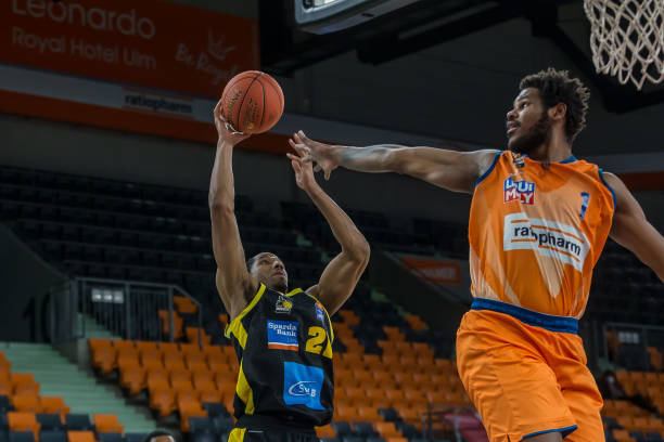 由于后防线 由于后防线