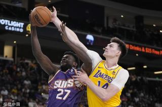 竞者 ｜ 腿缝6针也要坚持上场，曾经不被信任的归化选手，如今却让人泪目.